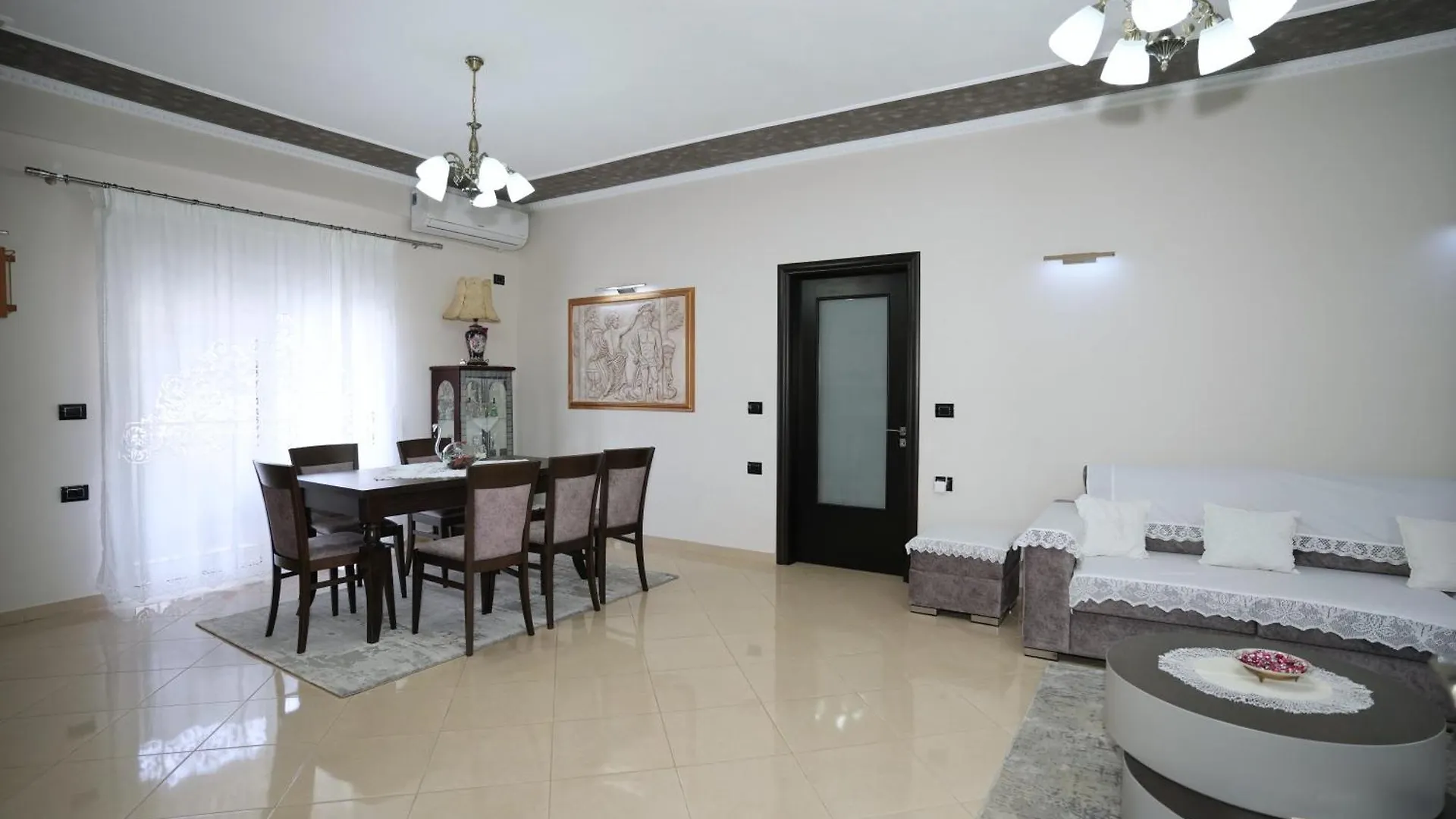 Vila Banushi Gjirokastër Albánie