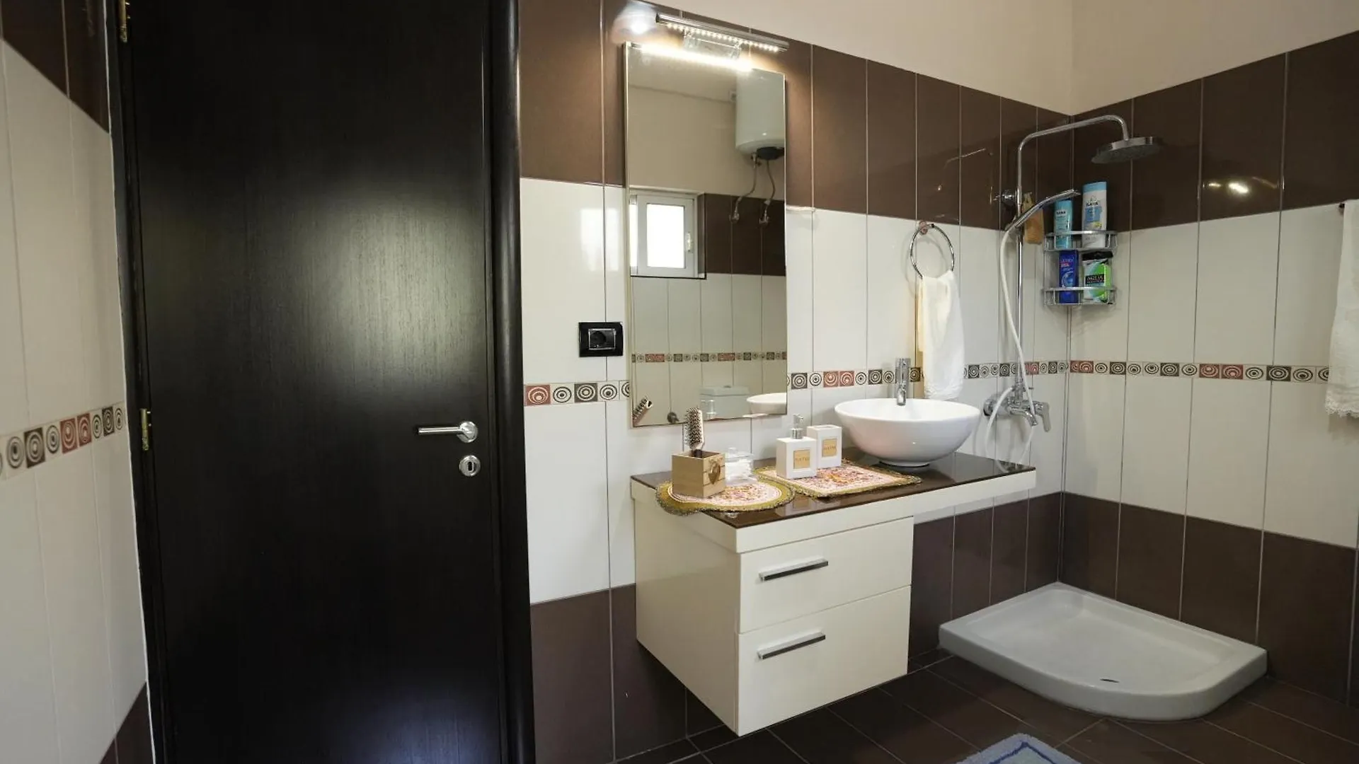 Apartment Vila Banushi Gjirokaster