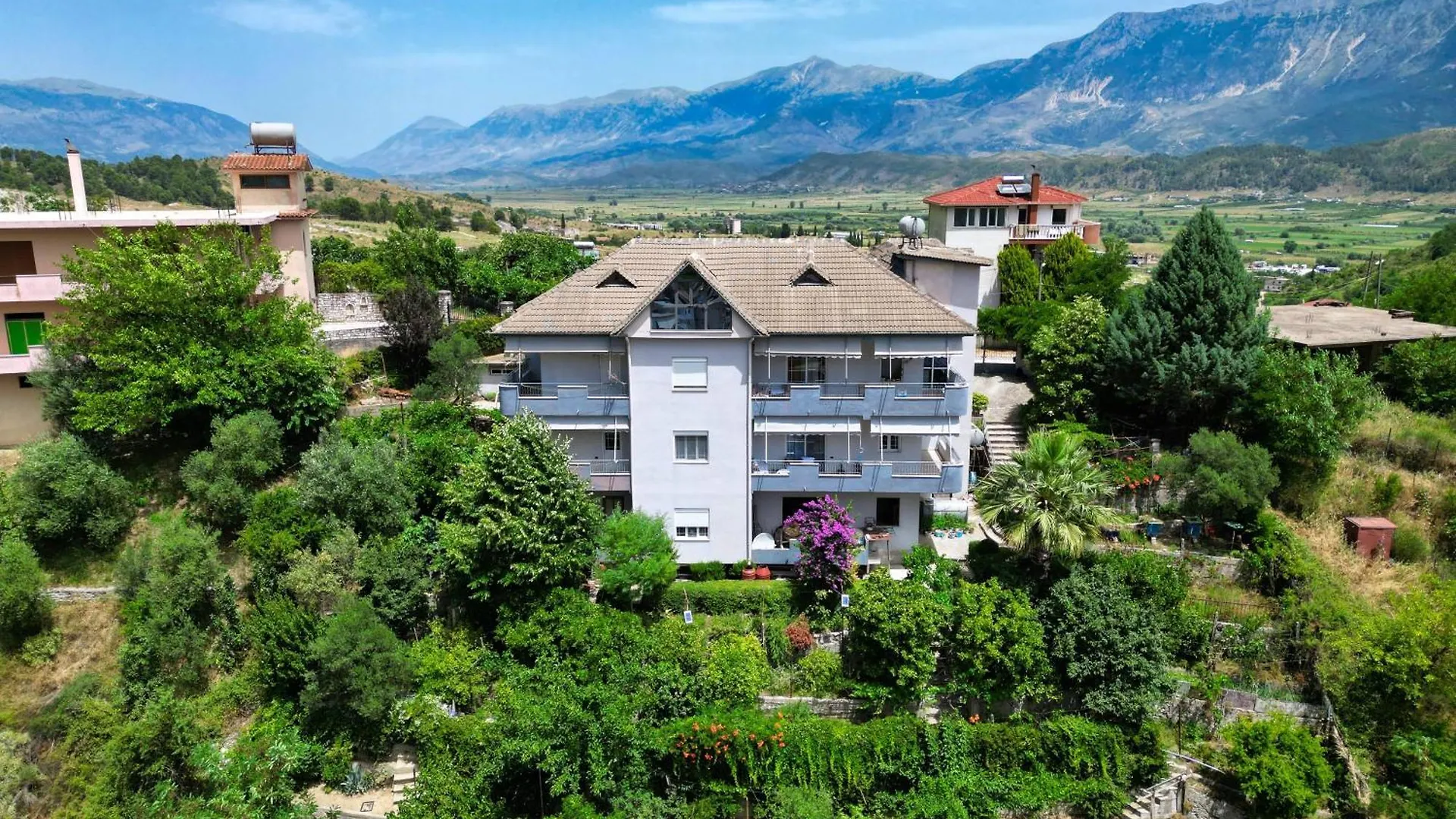 Vila Banushi Gjirokaster